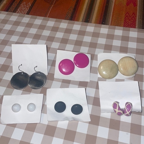 VTG Set Of Pierced Earrings 6 Pairs - Picture 1 of 2